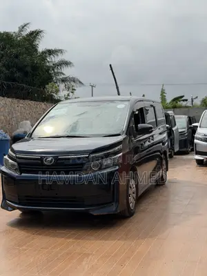 Toyota Voxy V 2WD 7-Seater 2015 Blue
