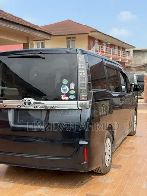 Toyota Voxy V 2WD 7-Seater 2015 Blue
