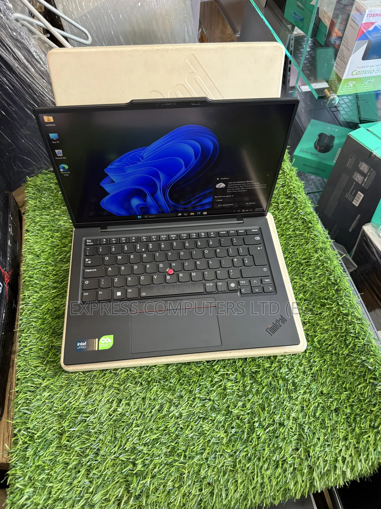 New Lenovo ThinkPad X1 Carbon Gen11 16GB Intel Core Ultra 7 SSD 1T