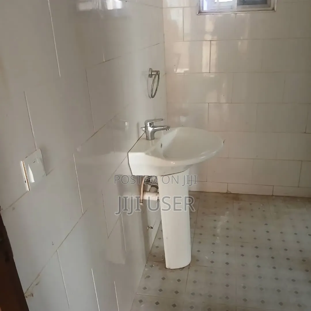 2bdrm Block of Flats in Mariam House, Tema Metropolitan for rent