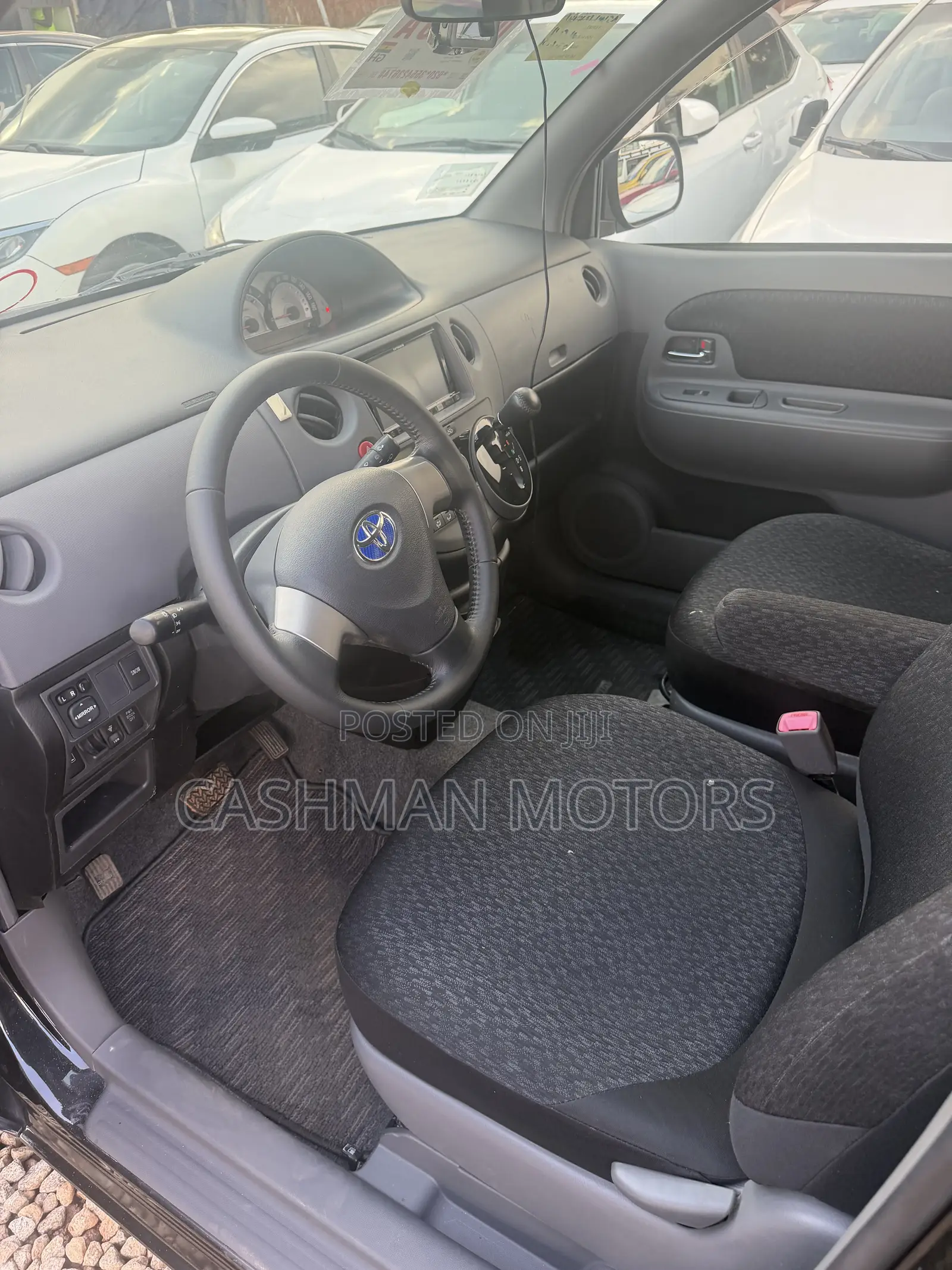 Toyota Sienta 1.5 AWD 2015 Black
