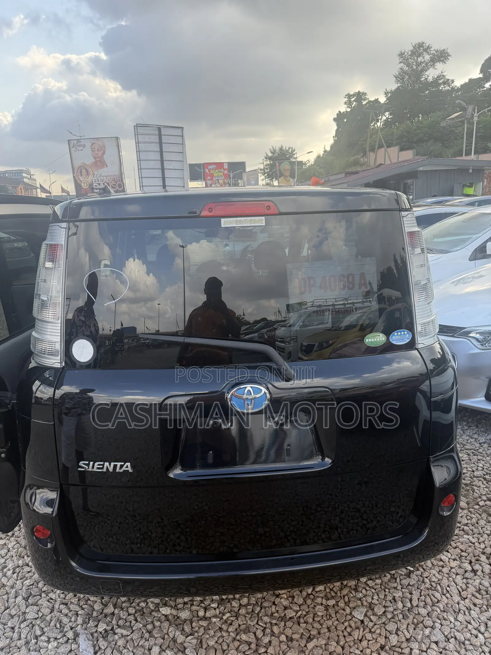 Toyota Sienta 1.5 AWD 2015 Black