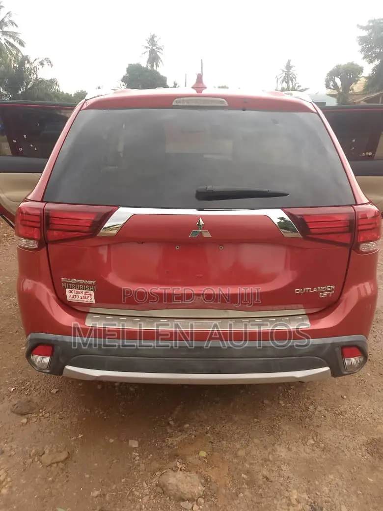 Mitsubishi Outlander ES FWD 2020