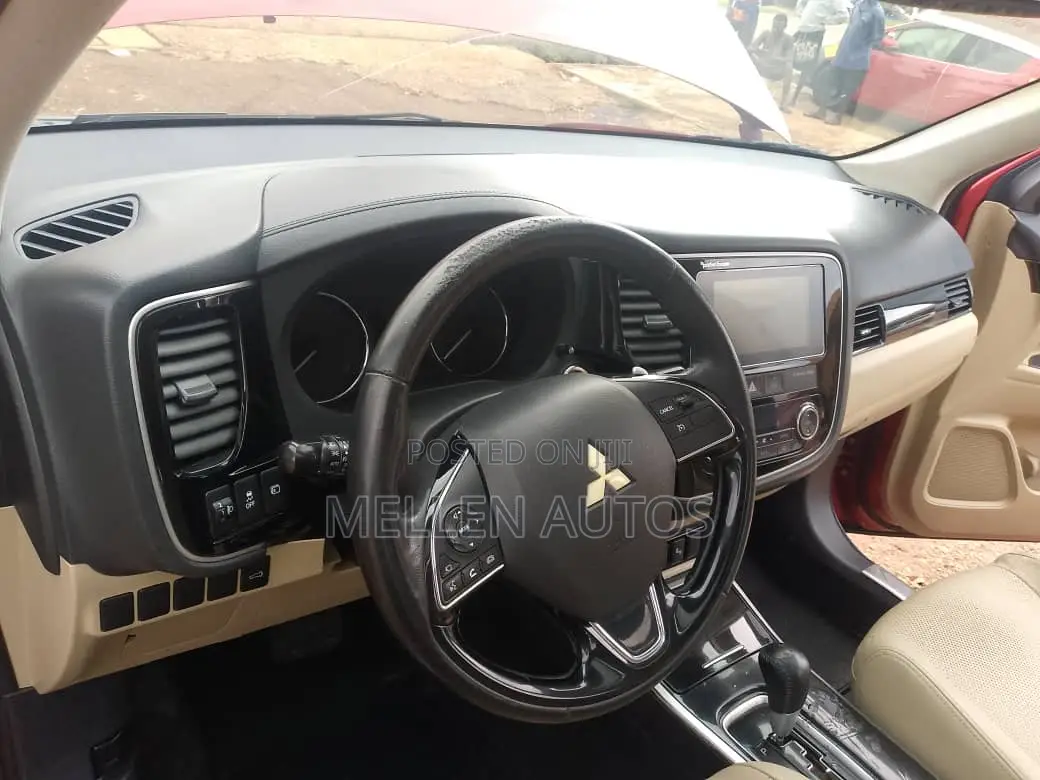 Mitsubishi Outlander ES FWD 2020