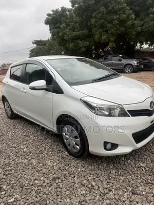 Toyota Vitz 1.3 FWD 5dr 2013 White