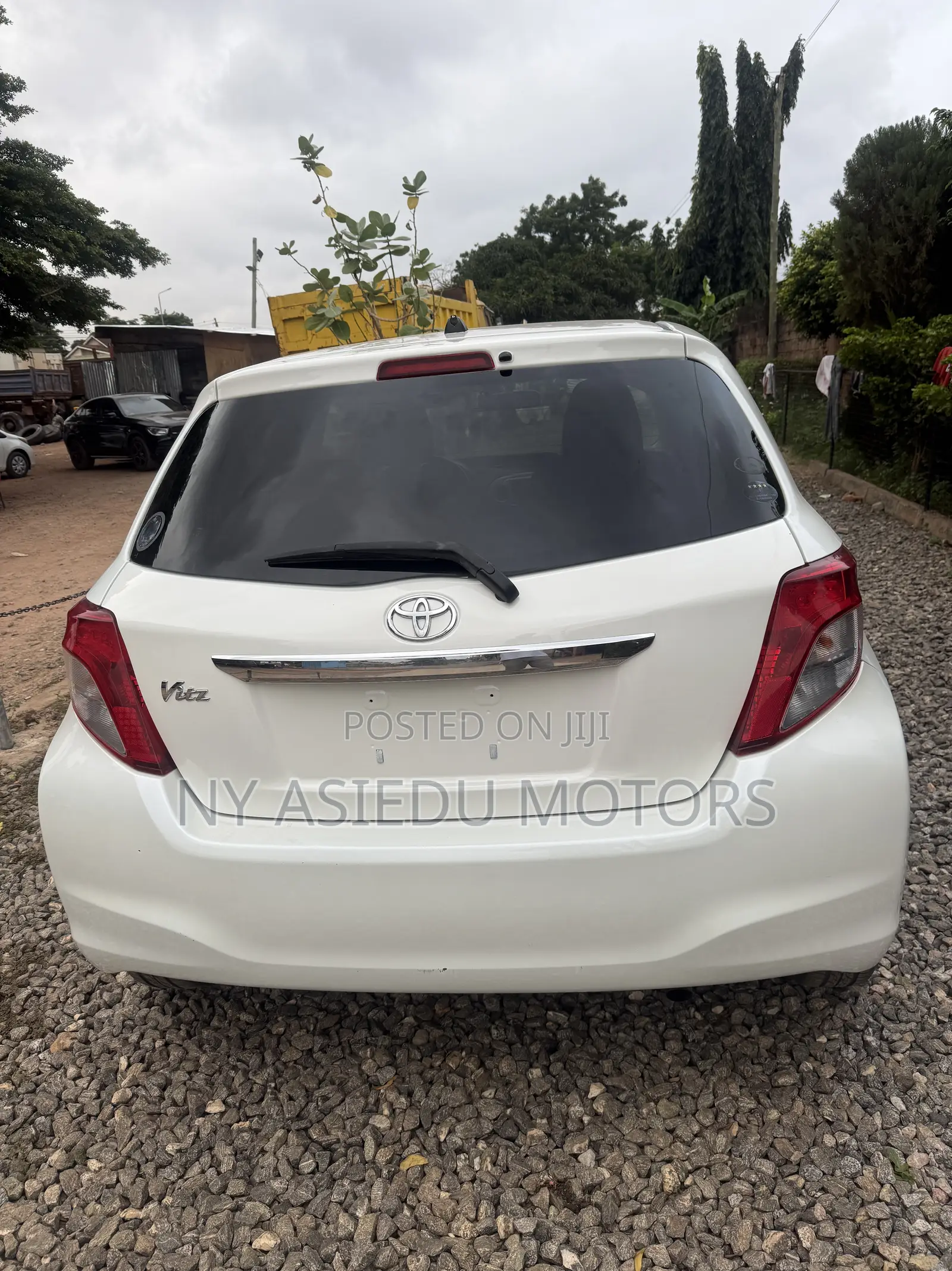 Toyota Vitz 1.3 FWD 5dr 2013 White