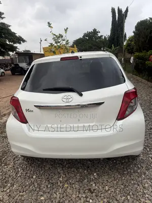 Toyota Vitz 1.3 FWD 5dr 2013 White