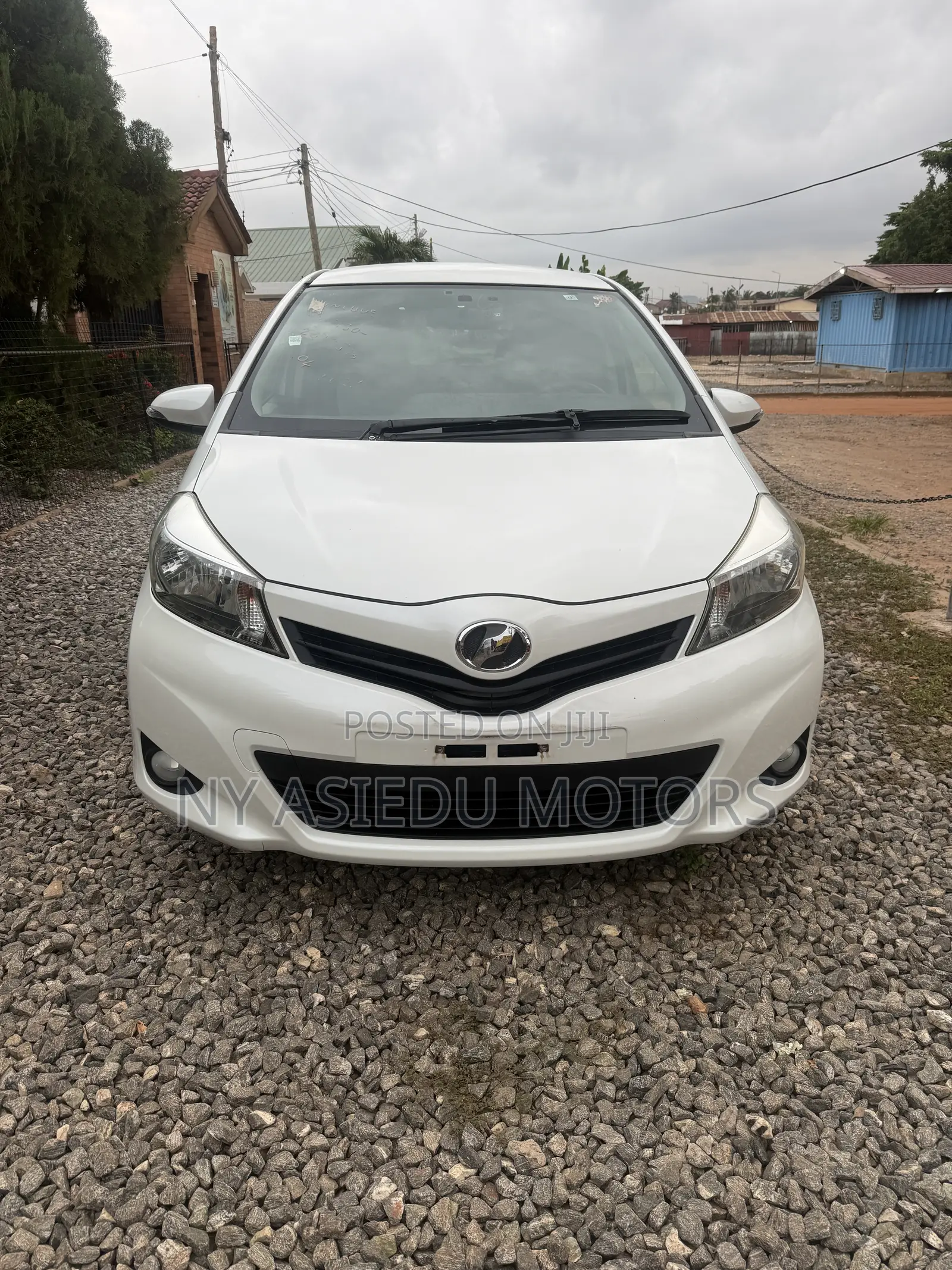 Toyota Vitz 1.3 FWD 5dr 2013 White