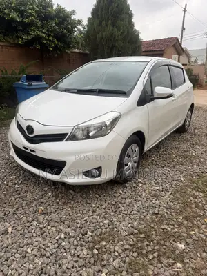 Toyota Vitz 1.3 FWD 5dr 2013 White