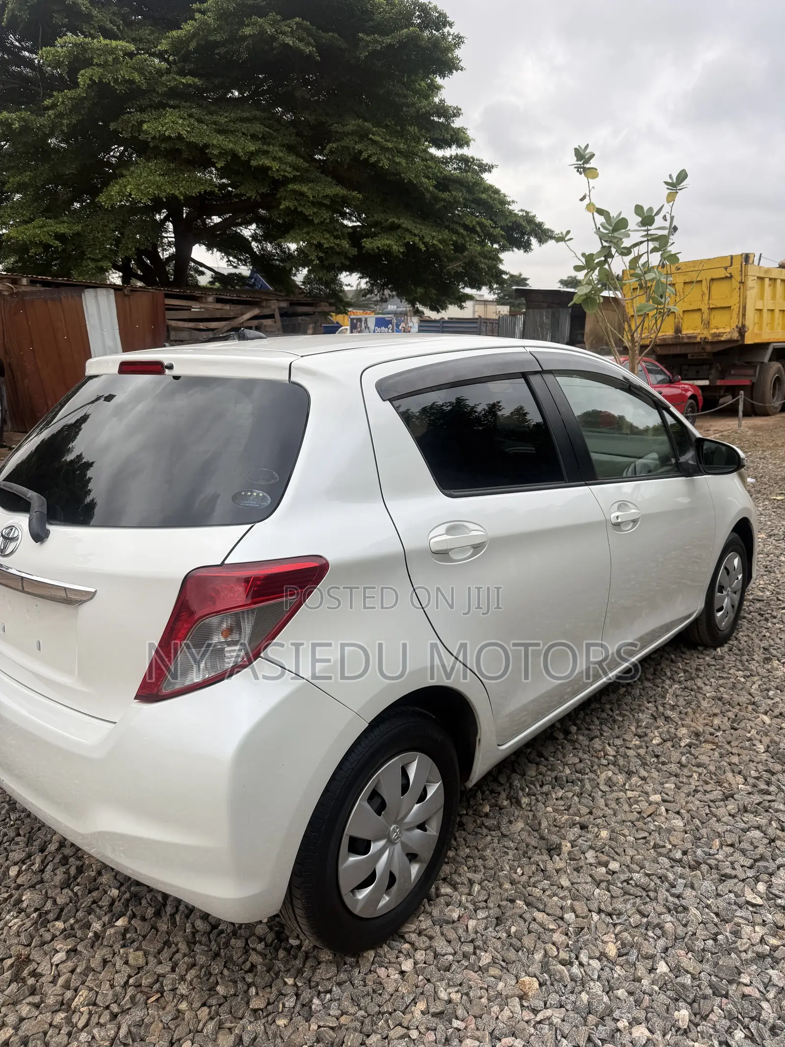 Toyota Vitz 1.3 FWD 5dr 2013 White
