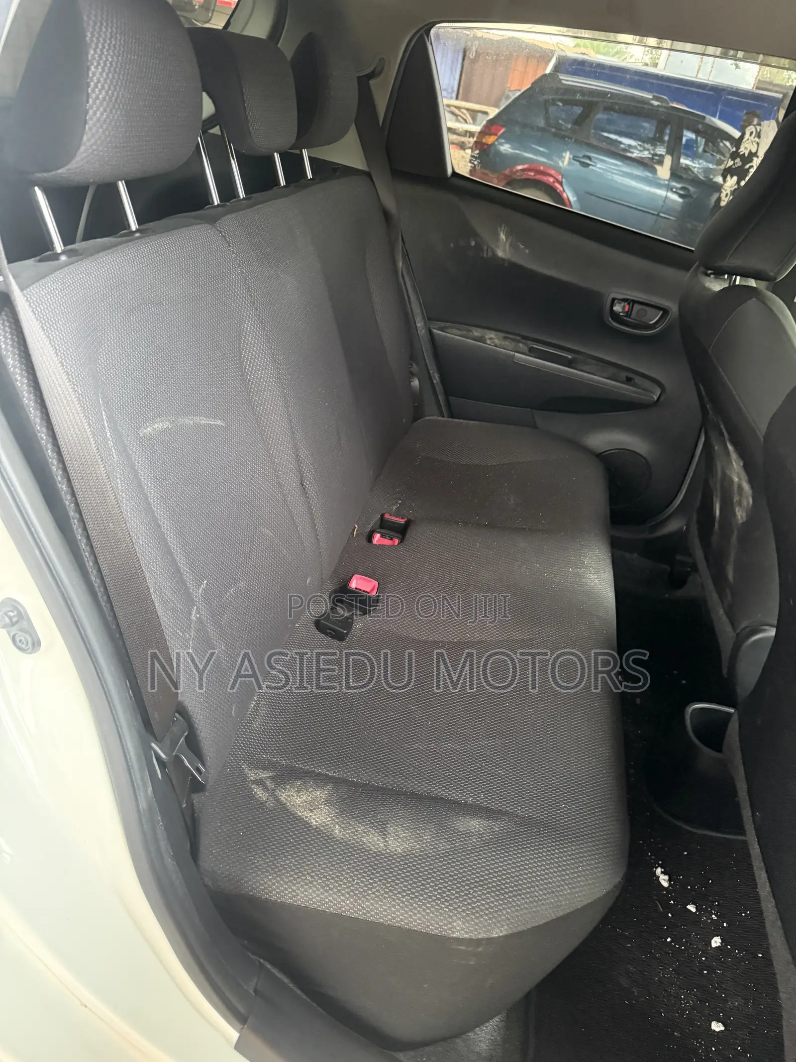 Toyota Vitz 1.3 FWD 5dr 2013 White