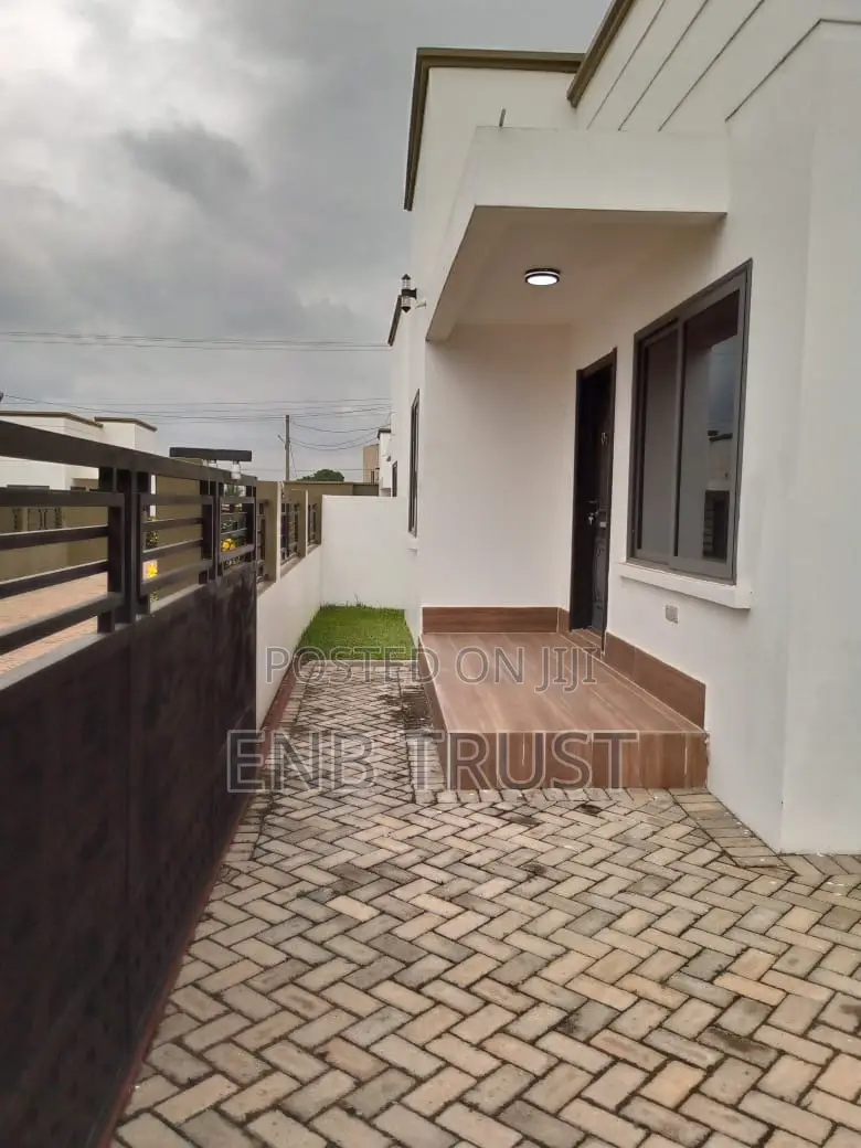 3bdrm House in Adenta, Sakora for sale