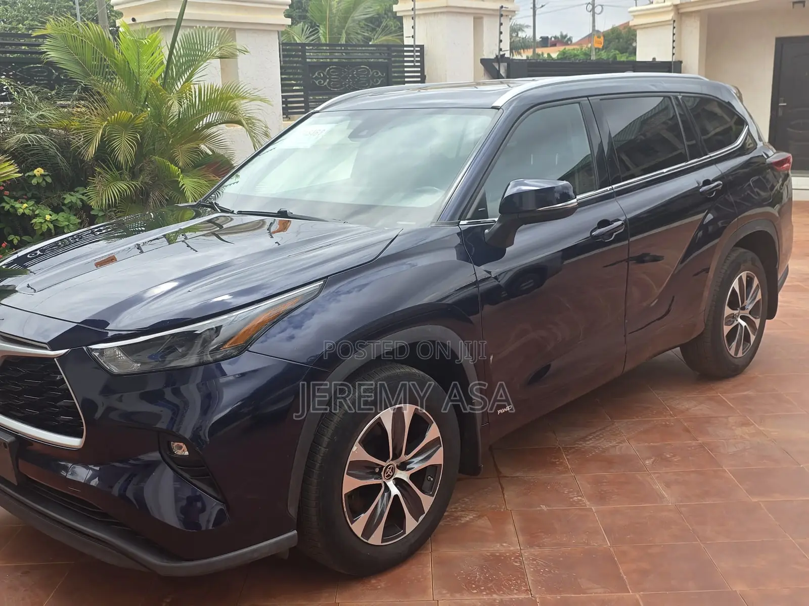 Toyota Highlander XLE 2022 Blue