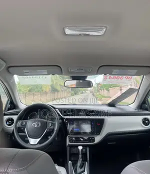 Toyota Corolla LE (1.8L 4cyl 2A) 2018 Silver