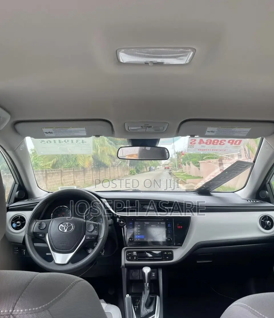 Toyota Corolla LE (1.8L 4cyl 2A) 2018 Silver