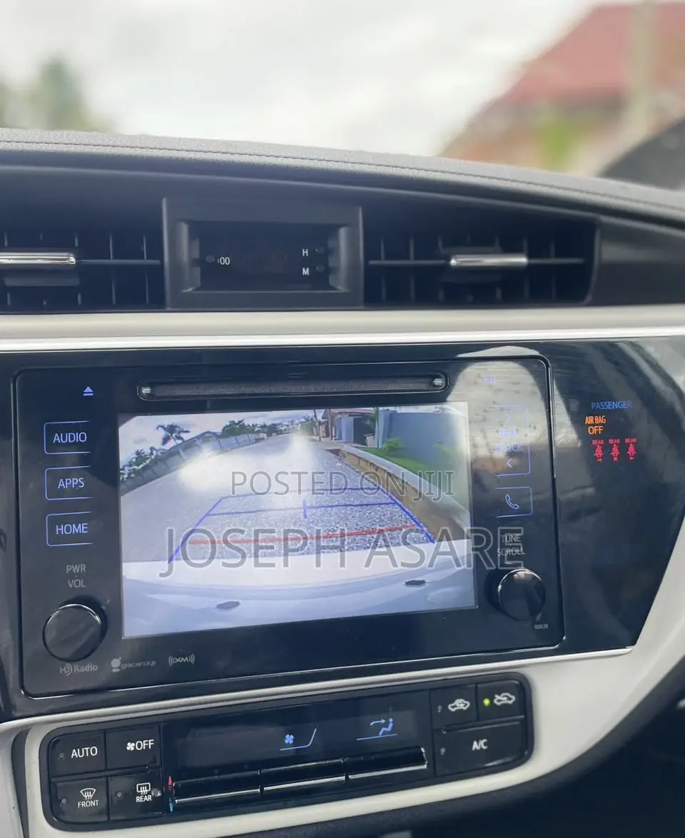 Toyota Corolla LE (1.8L 4cyl 2A) 2018 Silver