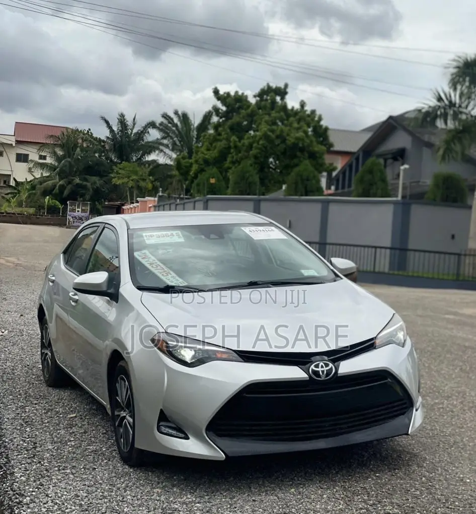 Toyota Corolla LE (1.8L 4cyl 2A) 2018 Silver