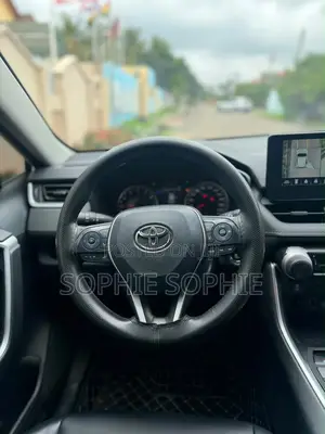 Toyota RAV4 XLE 2025 White