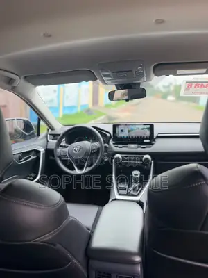 Toyota RAV4 XLE 2025 White