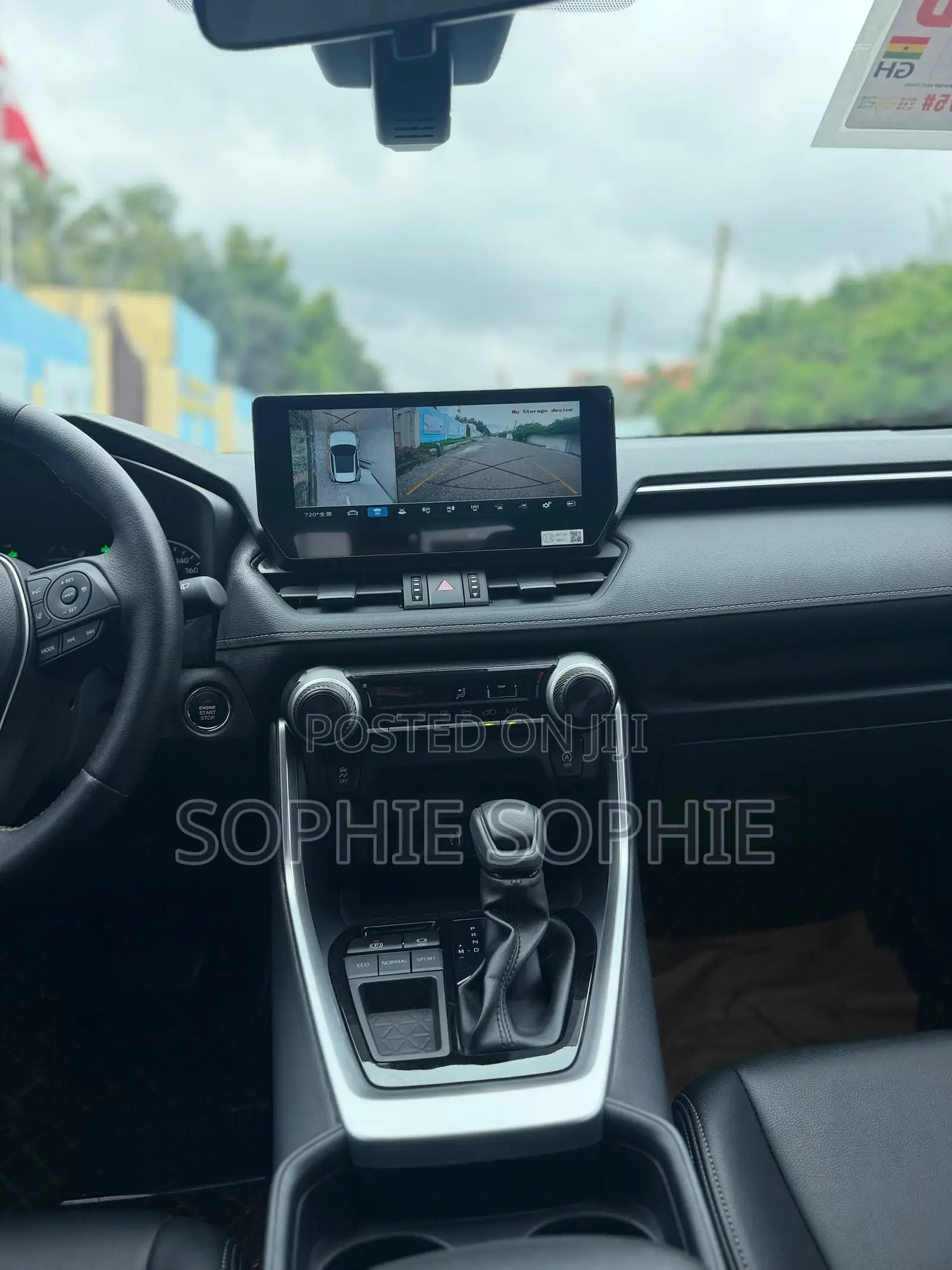 Toyota RAV4 XLE 2025 White