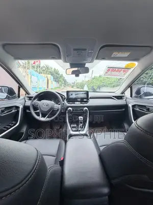 Toyota RAV4 XLE 2025 White