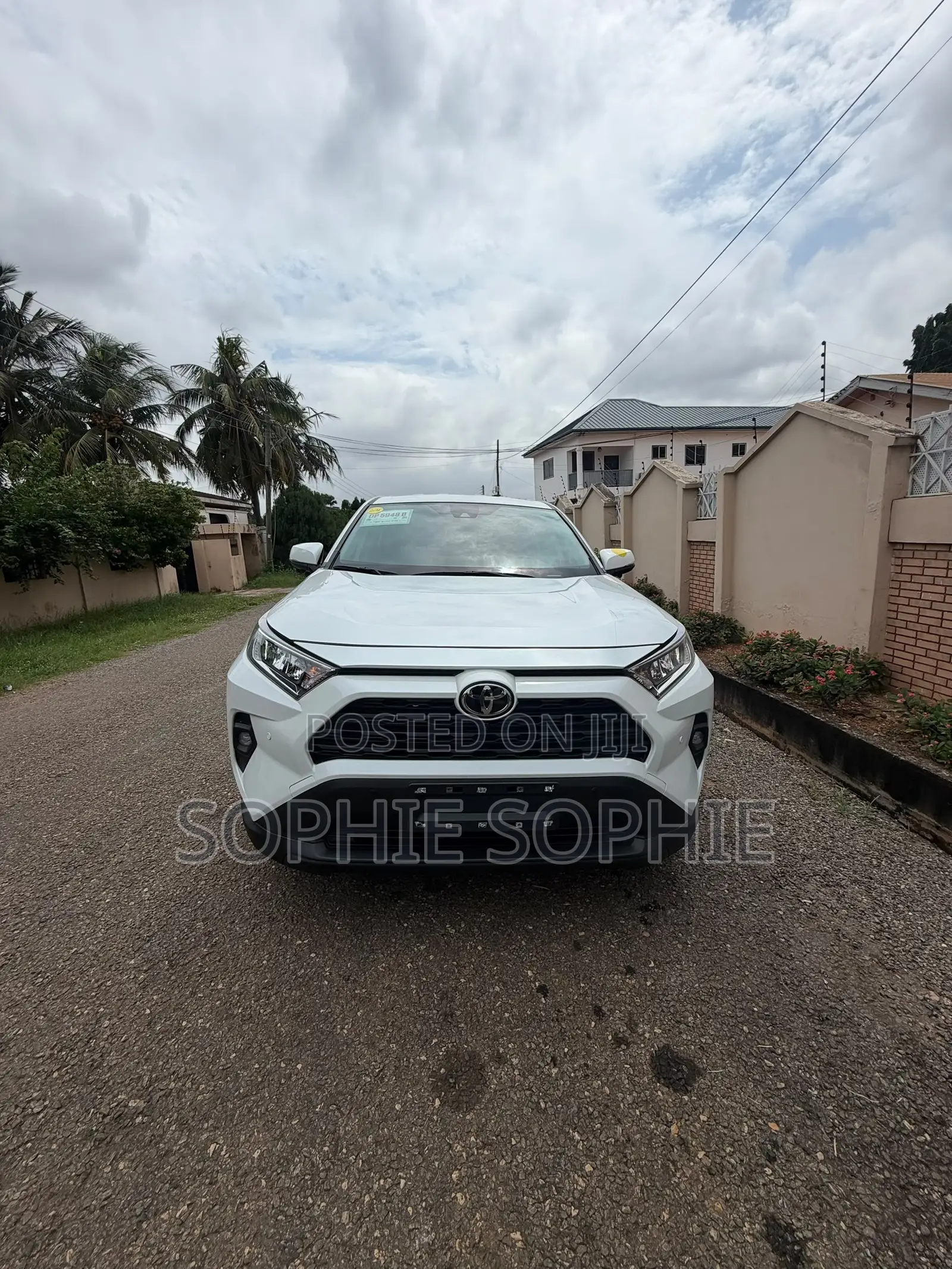 Toyota RAV4 XLE 2025 White