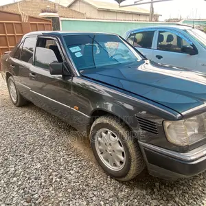 Mercedes-Benz W123 1986 Black