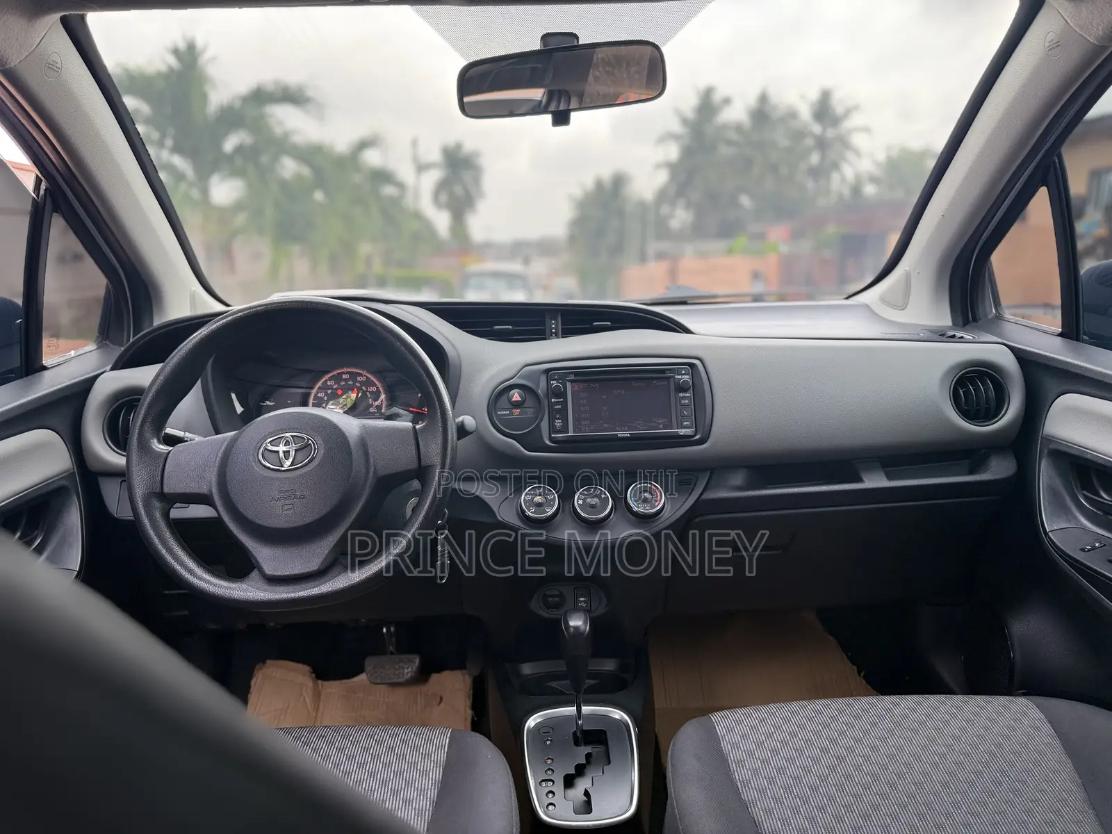 Toyota Yaris 2015 Gray