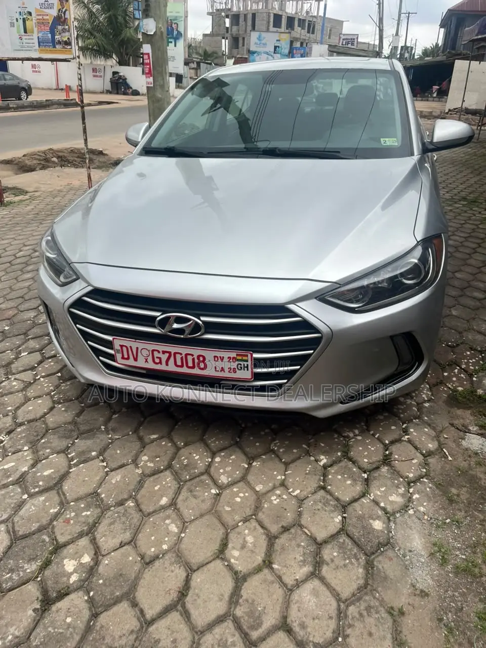 Hyundai Elantra Limited Sedan FWD (2.0L 4cyl 6A) 2017 Silver