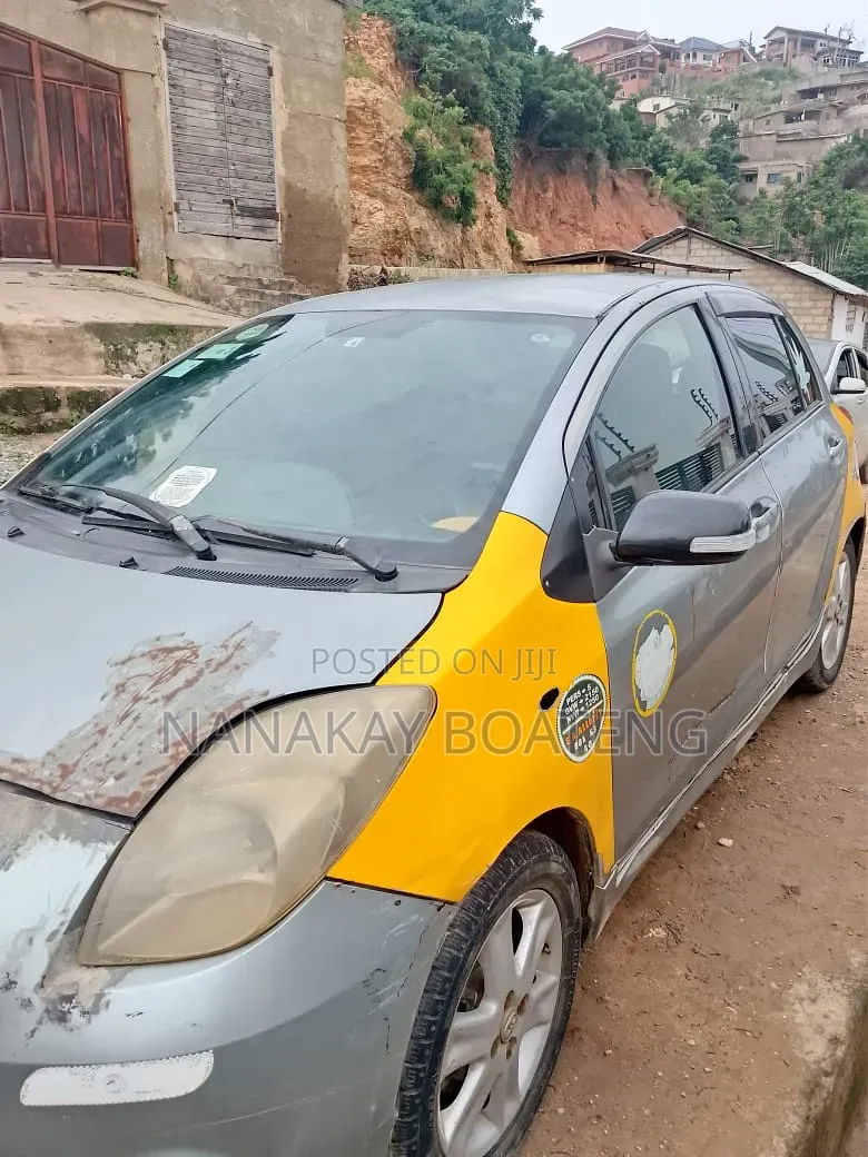Toyota Yaris 2010 Gold