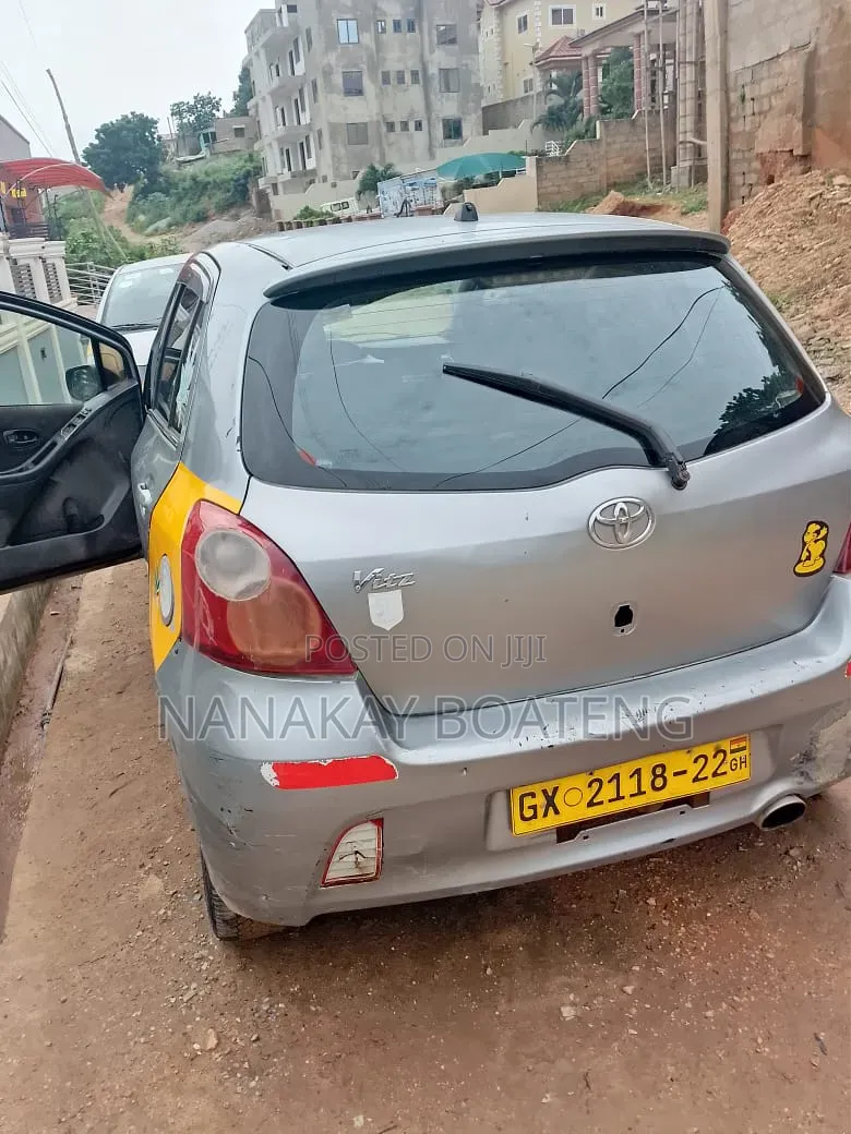 Toyota Yaris 2010 Gold