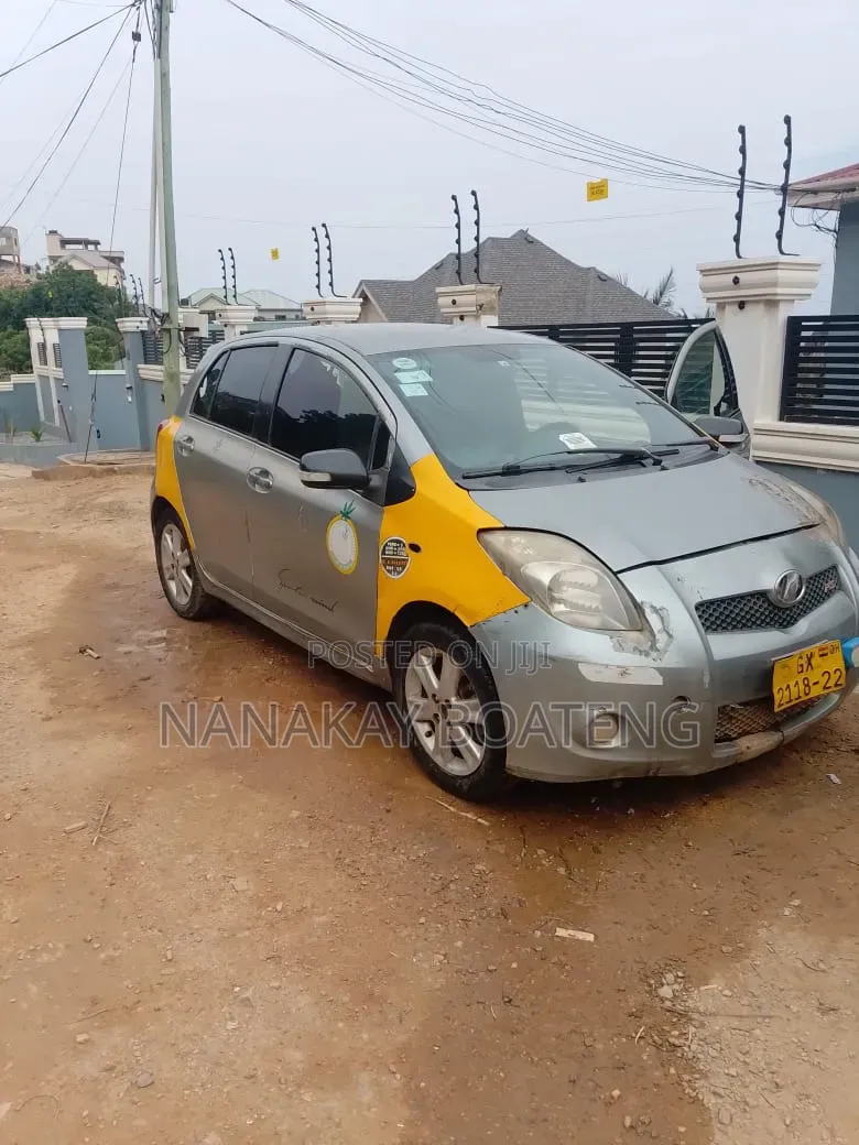 Toyota Yaris 2010 Gold