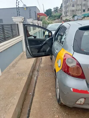 Toyota Yaris 2010 Gold