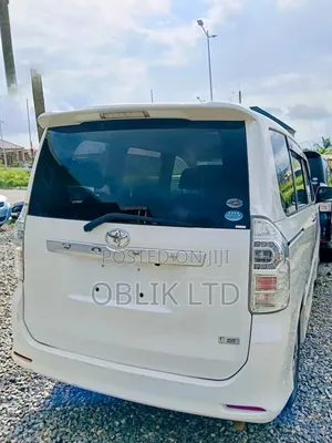 Toyota Voxy 2010 Gray