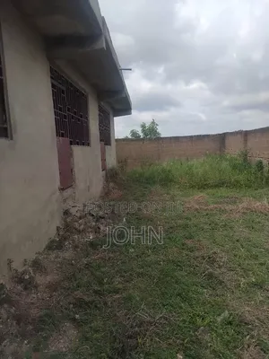5bdrm Apartment in Survivorestates, Amasaman for sale
