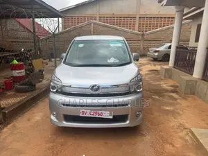 Toyota Voxy 2012 Silver