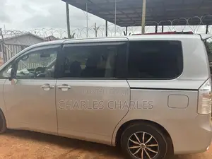 Toyota Voxy 2012 Silver