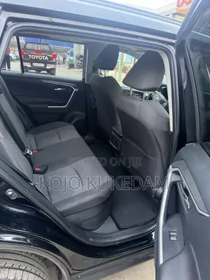 Toyota RAV4 XLE 2021 Black