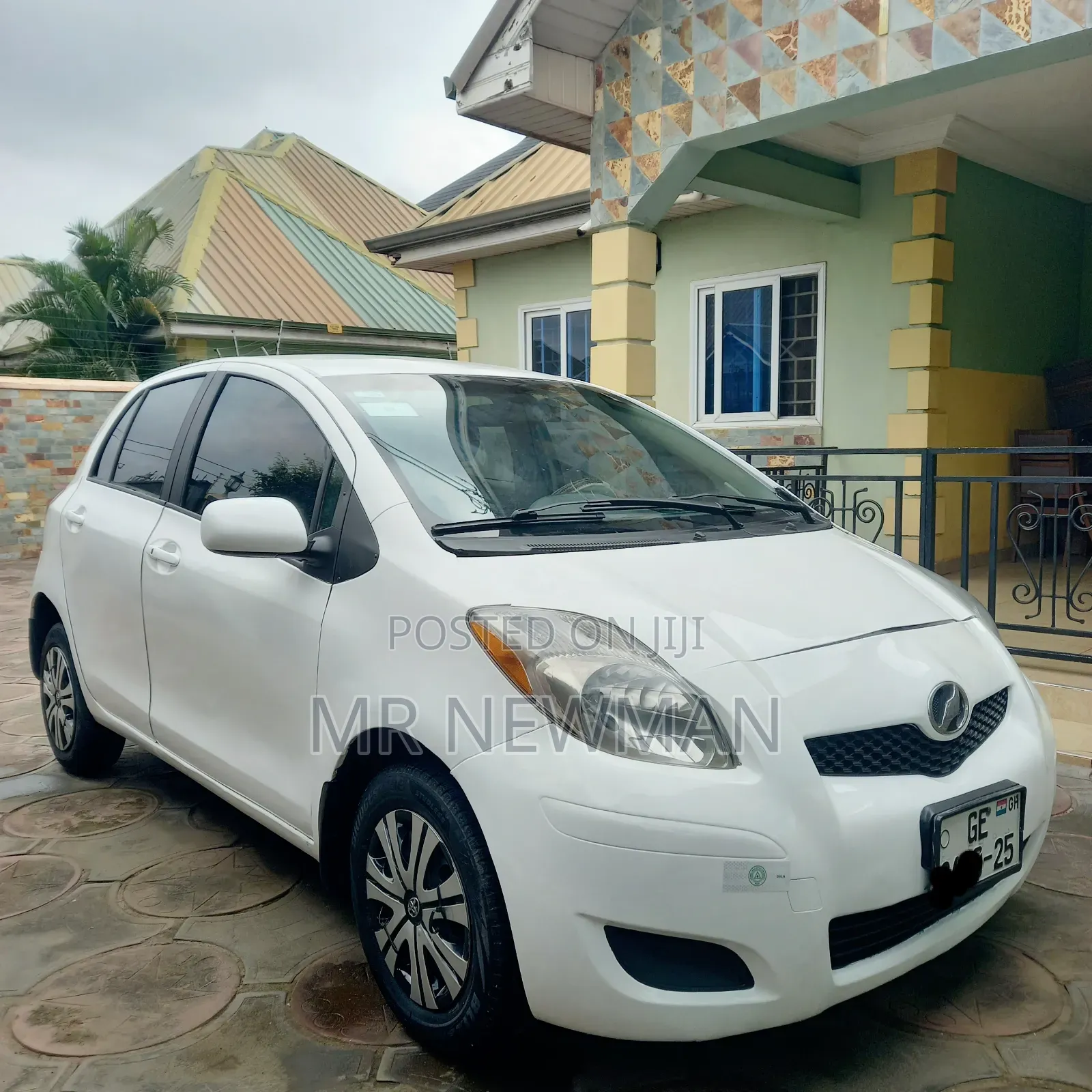 Toyota Vitz 2010 White