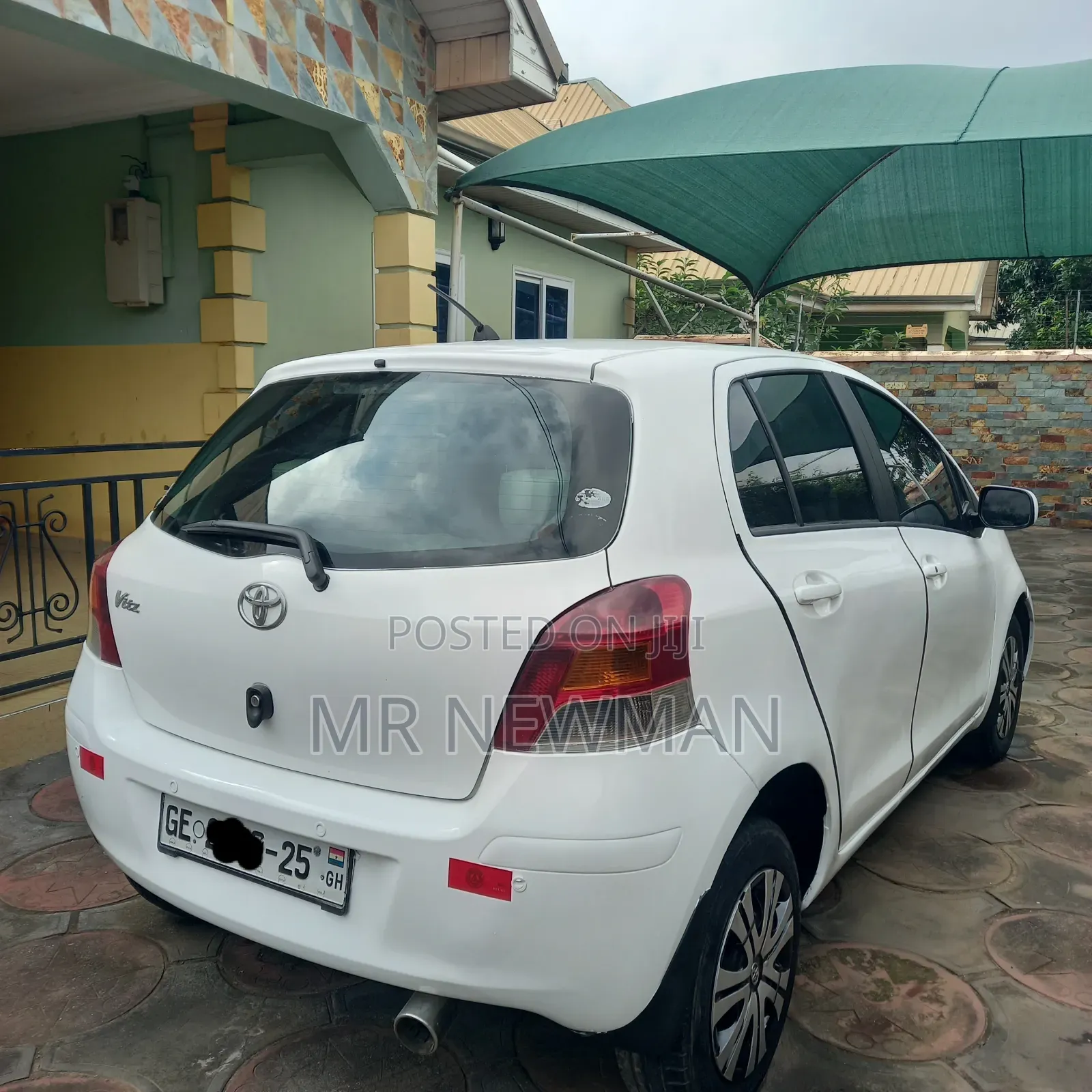 Toyota Vitz 2010 White