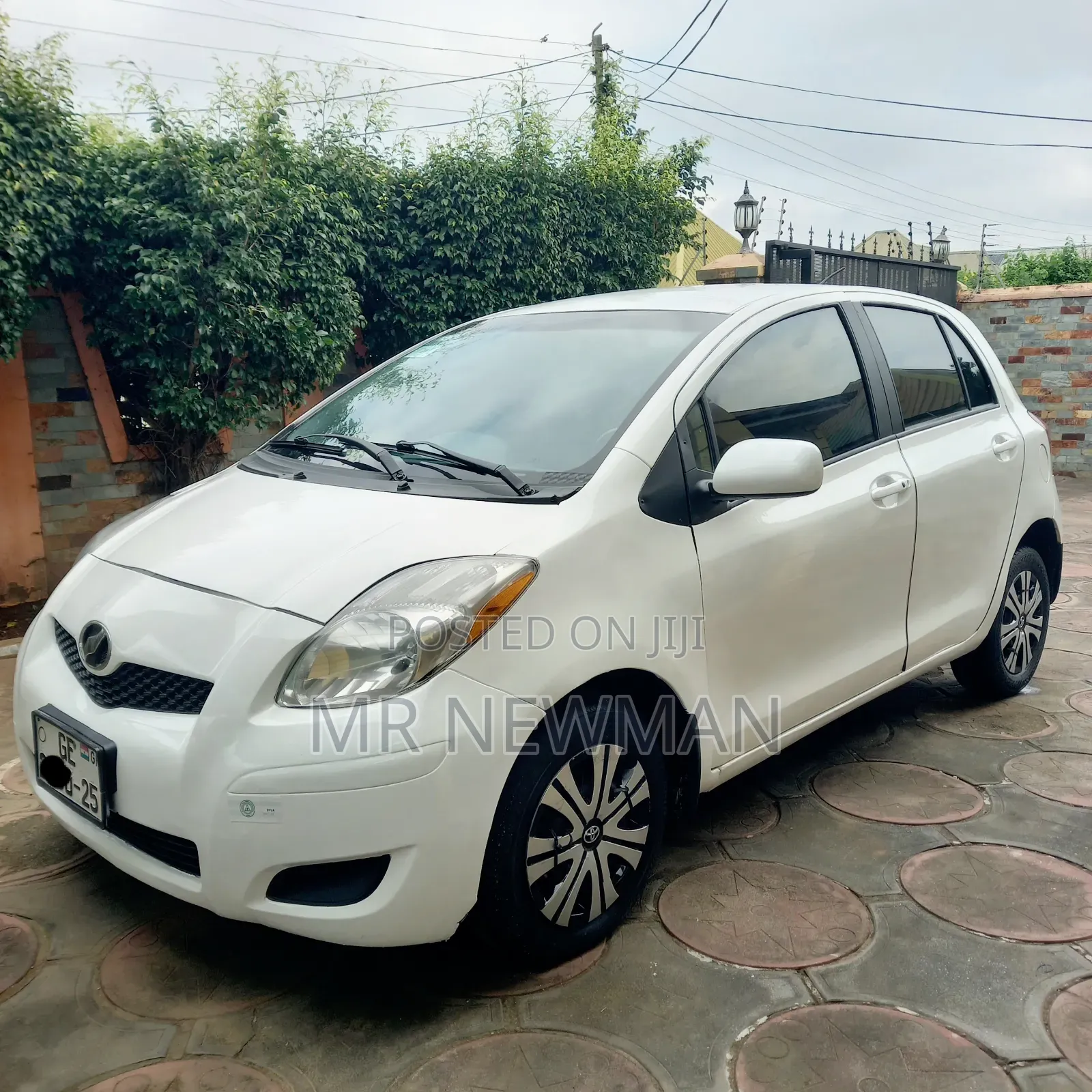 Toyota Vitz 2010 White