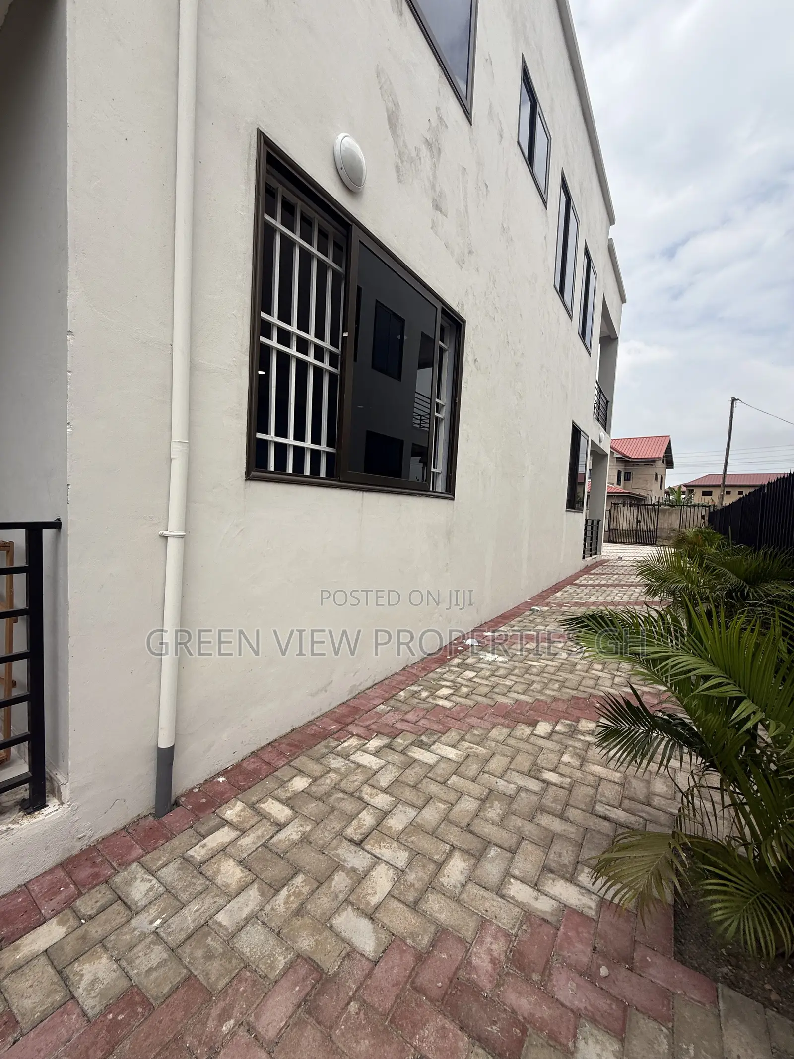 4bdrm Duplex in Tema Metropolitan for rent