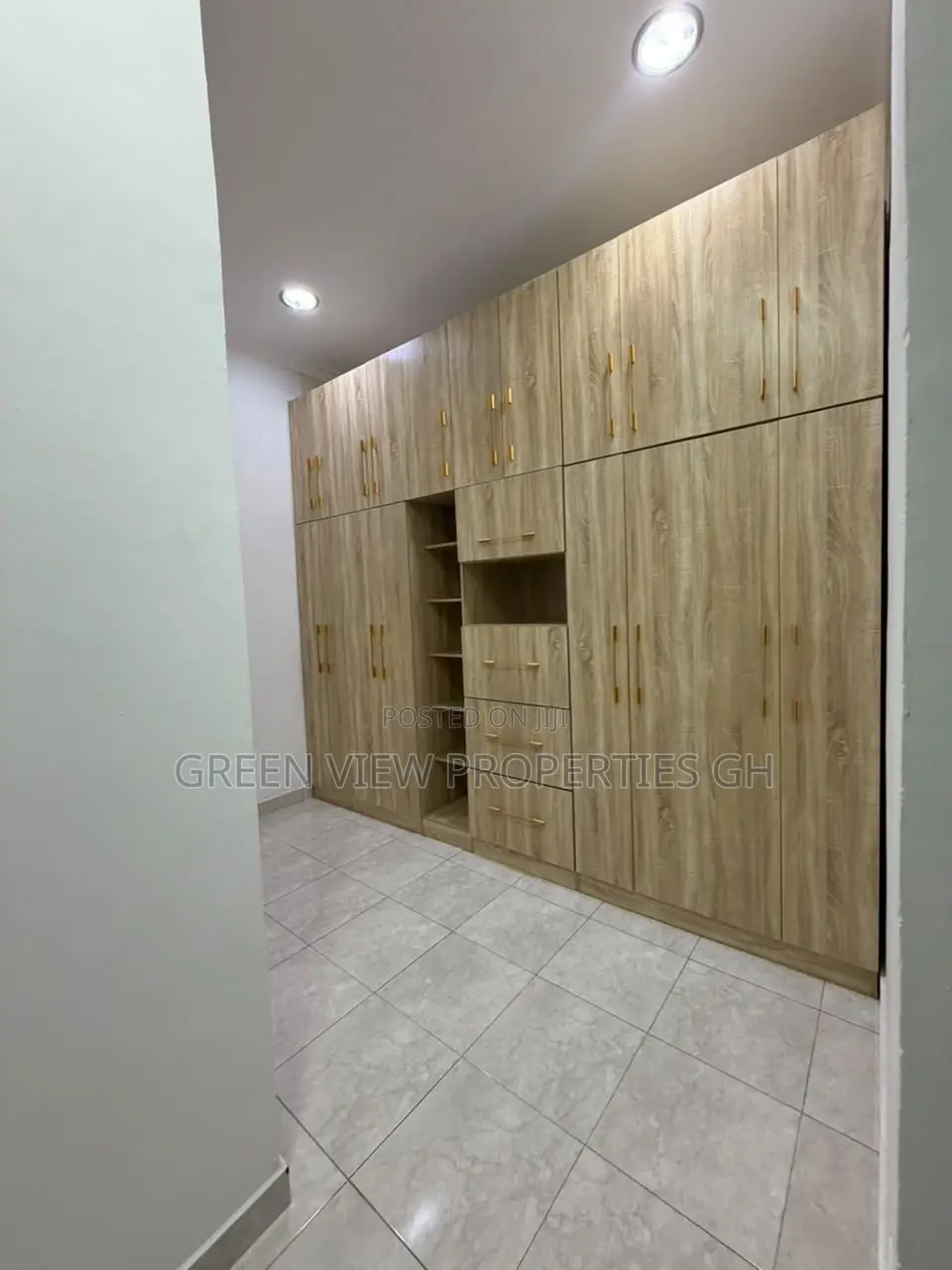 Furnished 5bdrm Duplex in East Legon for rent