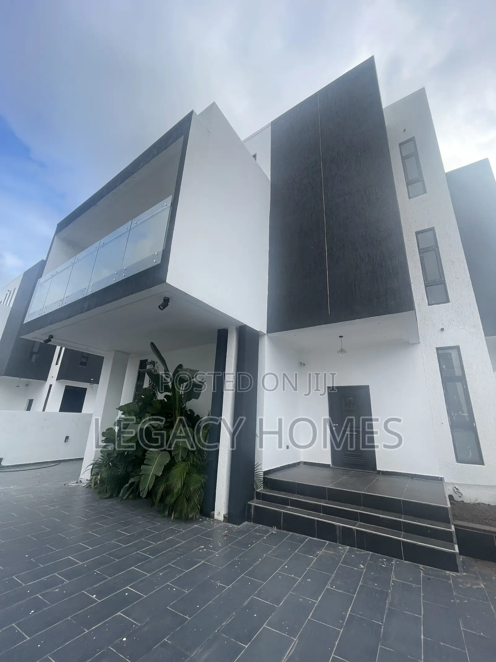4bdrm Townhouse/Terrace in East Legon, A&C Mall Area for sale