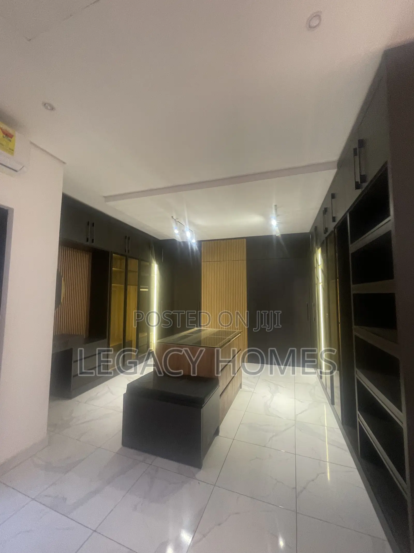 4bdrm Townhouse/Terrace in East Legon, A&C Mall Area for sale
