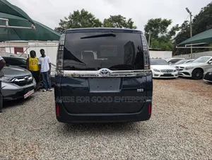 Toyota Voxy Hybrid X 2WD 7-Seater 2015 Black