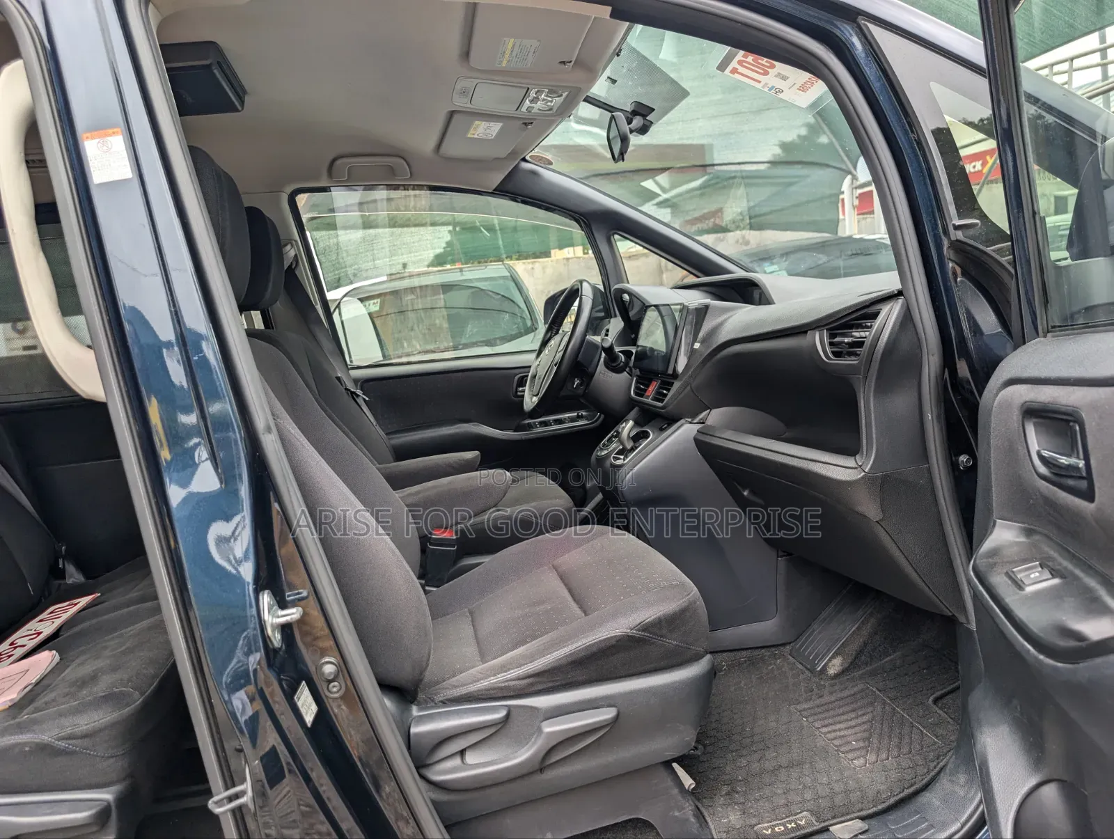 Toyota Voxy Hybrid X 2WD 7-Seater 2015 Black