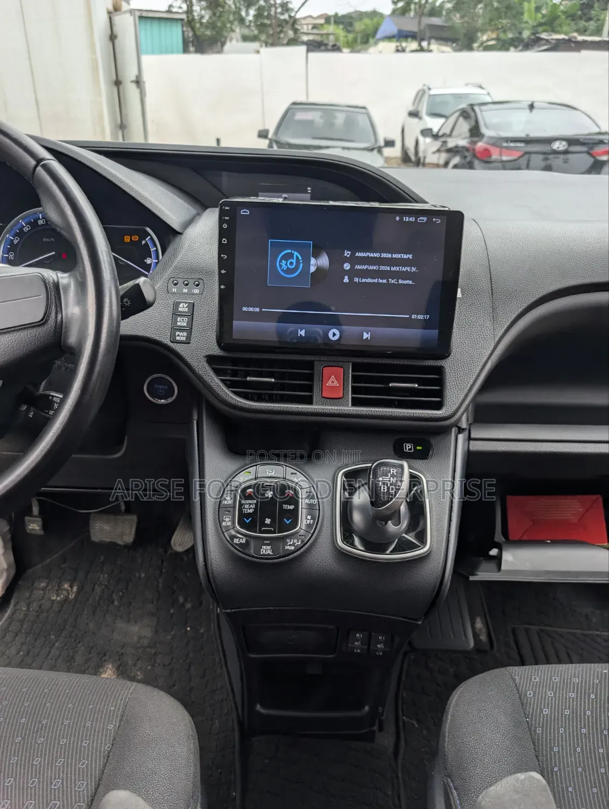Toyota Voxy Hybrid X 2WD 7-Seater 2015 Black