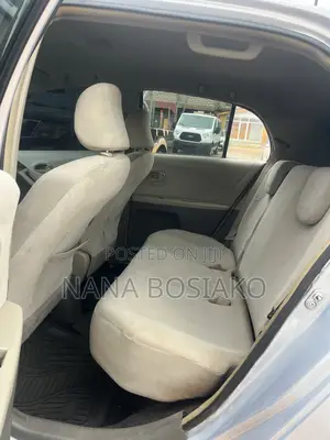 Toyota Vitz 2010 Silver