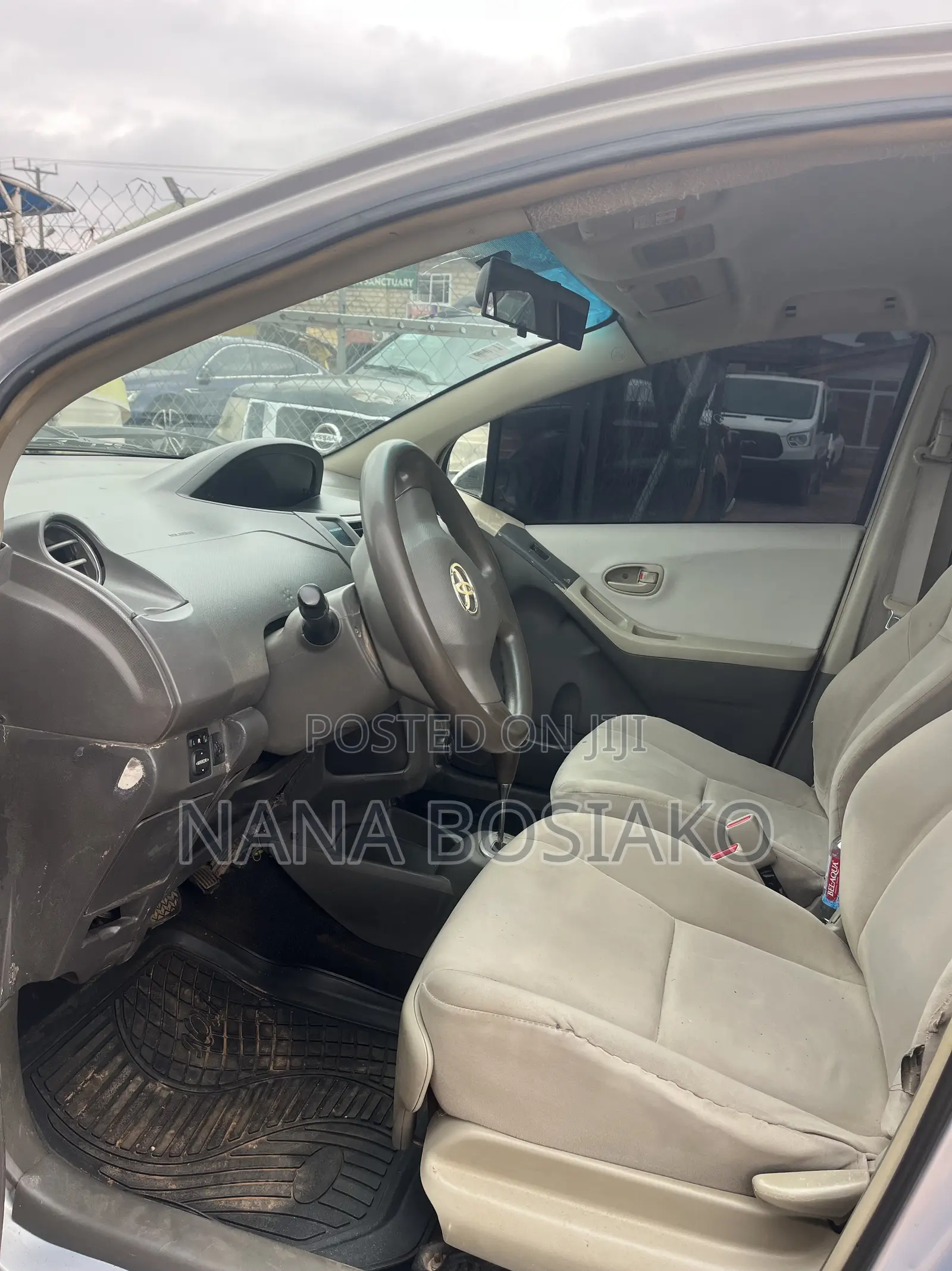 Toyota Vitz 2010 Silver